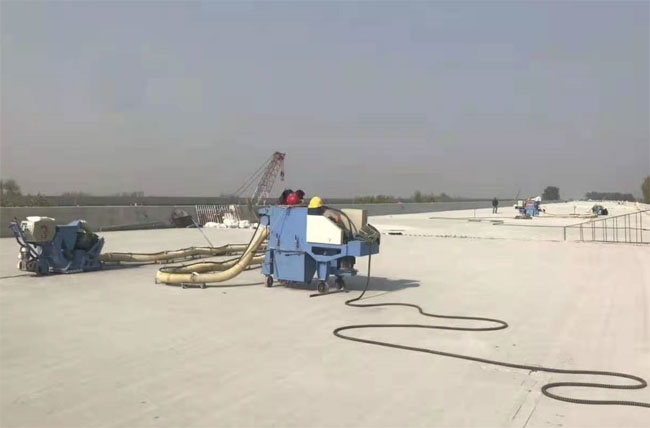 路面拋丸機(jī)漏丸粒怎么辦？鋼砂鋼丸散落的到處都是！